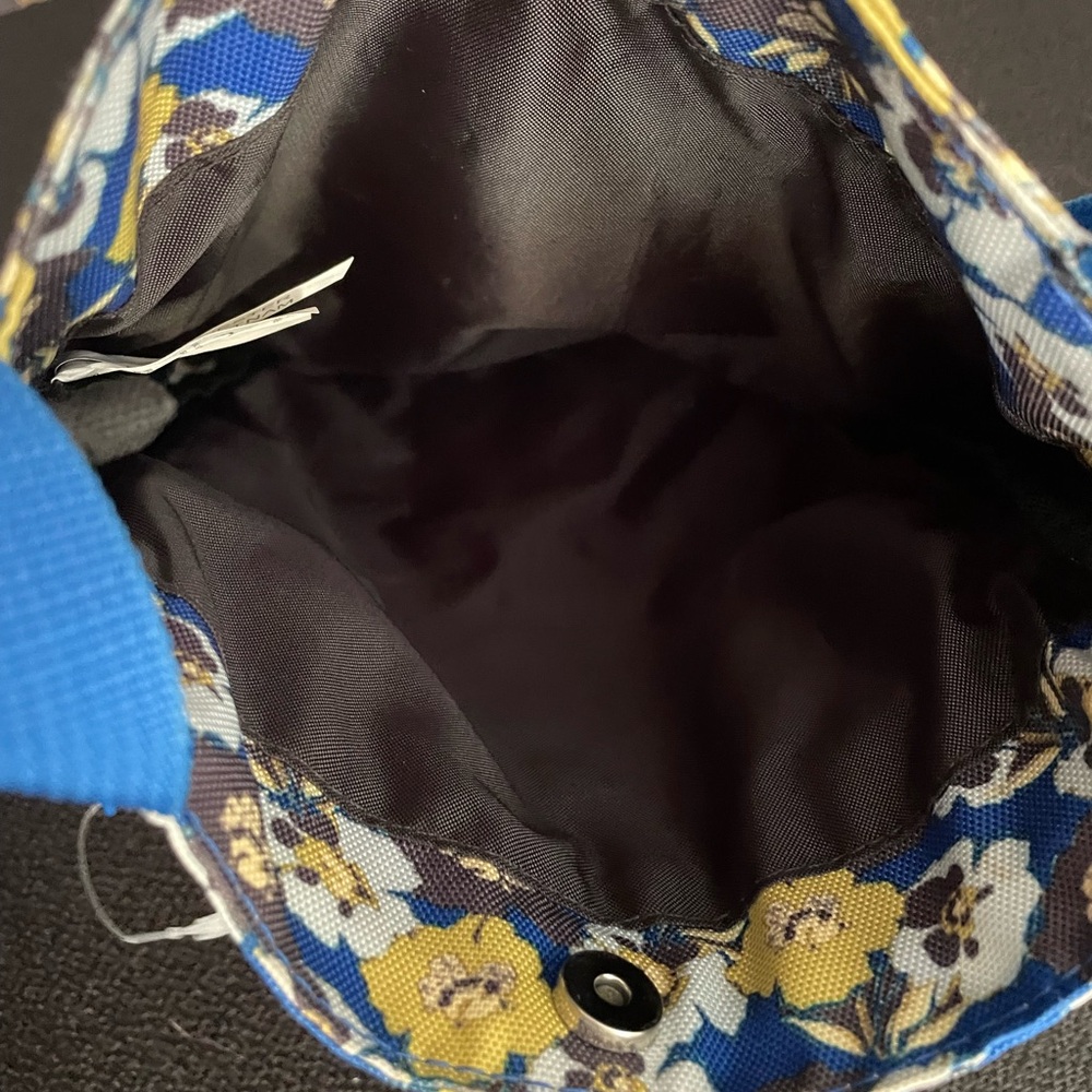 KAVU Keeper blue & yellow floral crossbody bag - Picture 3 of 9